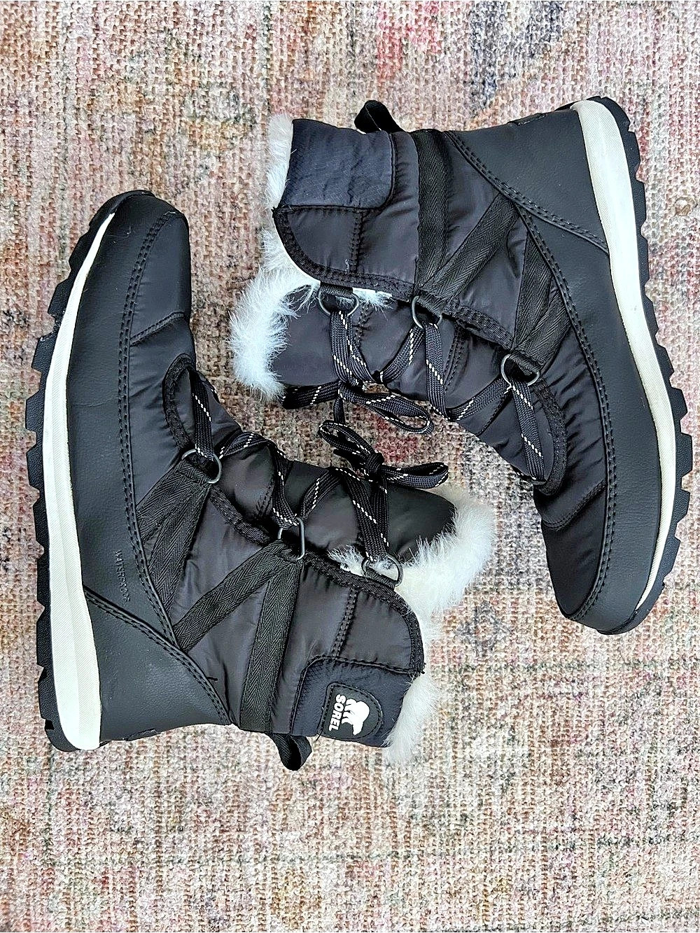 Sorel Whitney II Short Lace Short Lace Boots in Black & White US 9 Like New